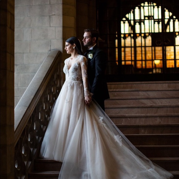 Monique Lhuillier - Rachelle Gown - Picture 7 of 8